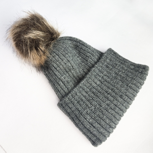 NWT Virgina Wolf Fallon Pom Pom Knit Hat, Gray - Picture 3 of 5
